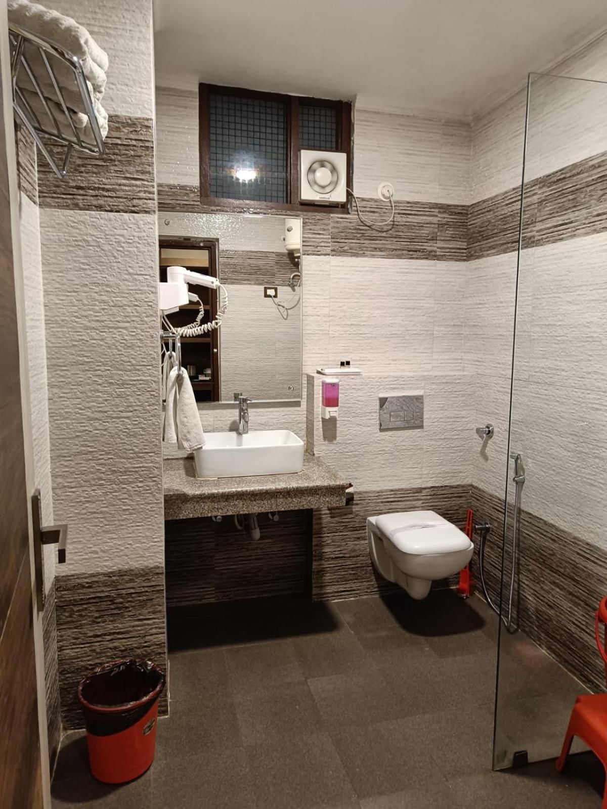 King Castle Mcleodganj-Centrally Heated And Air Cooled- Near Mall Road - Free Parking Dharamshala Luaran gambar