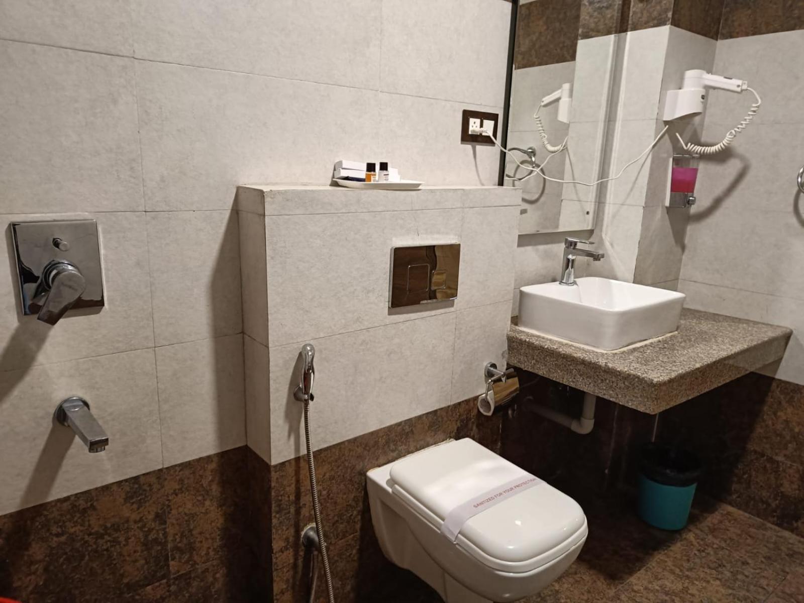 King Castle Mcleodganj-Centrally Heated And Air Cooled- Near Mall Road - Free Parking Dharamshala Luaran gambar