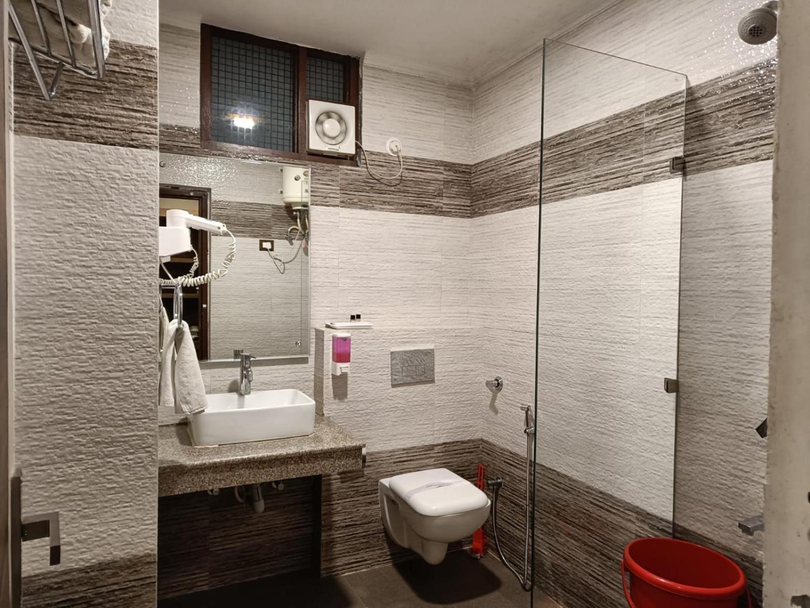 King Castle Mcleodganj-Centrally Heated And Air Cooled- Near Mall Road - Free Parking Dharamshala Luaran gambar
